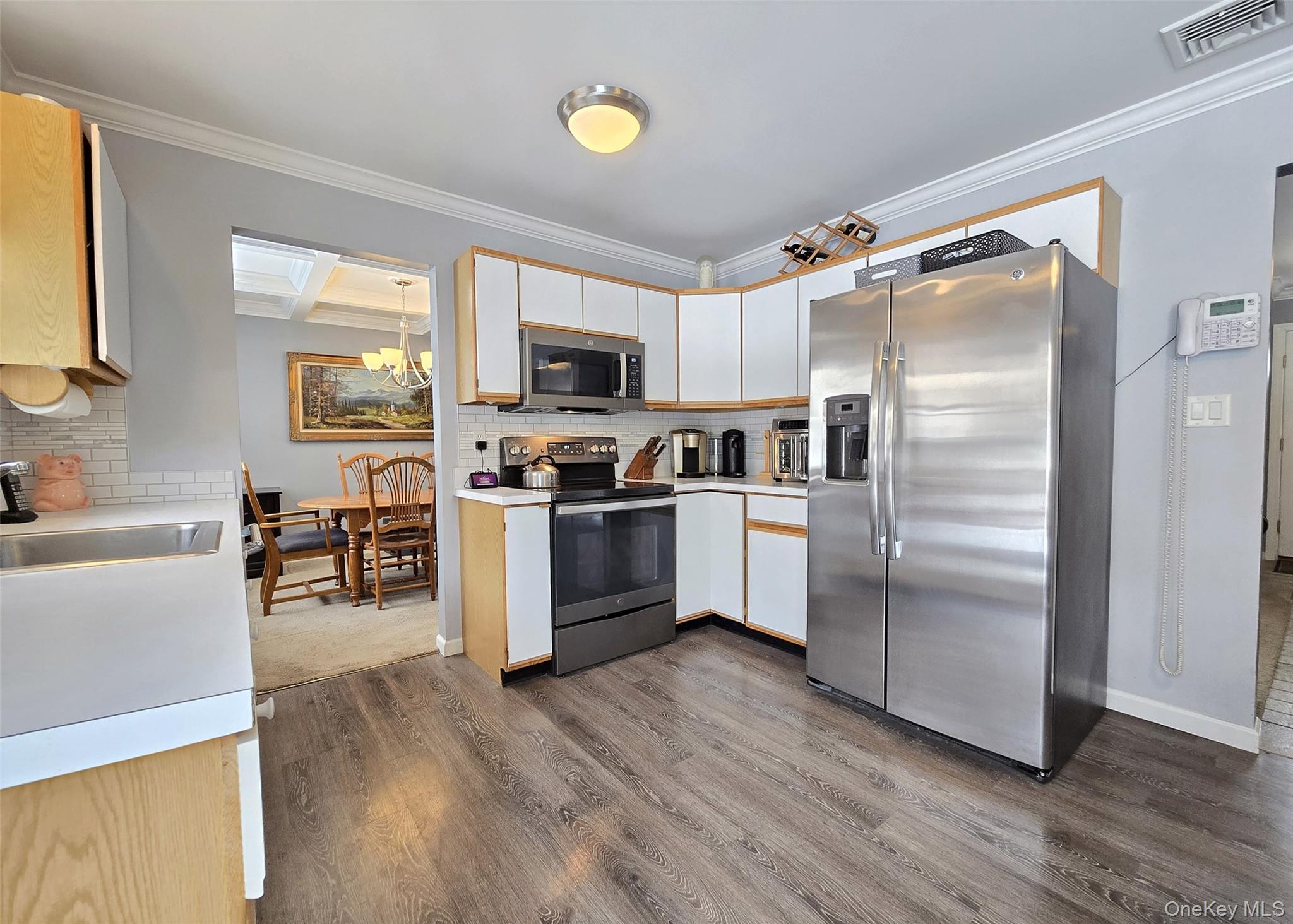 23 Apple Lane, Medford, NY 11763