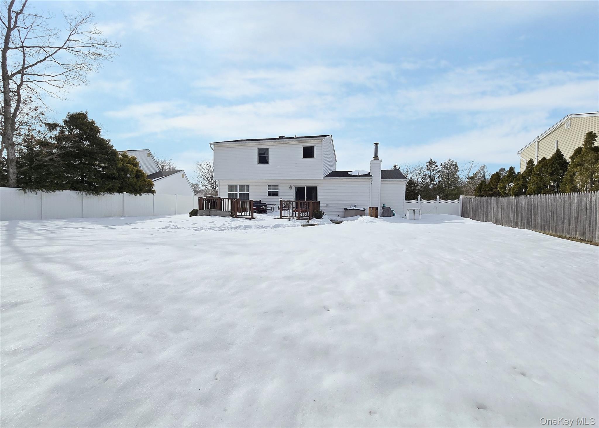 23 Apple Lane, Medford, NY 11763