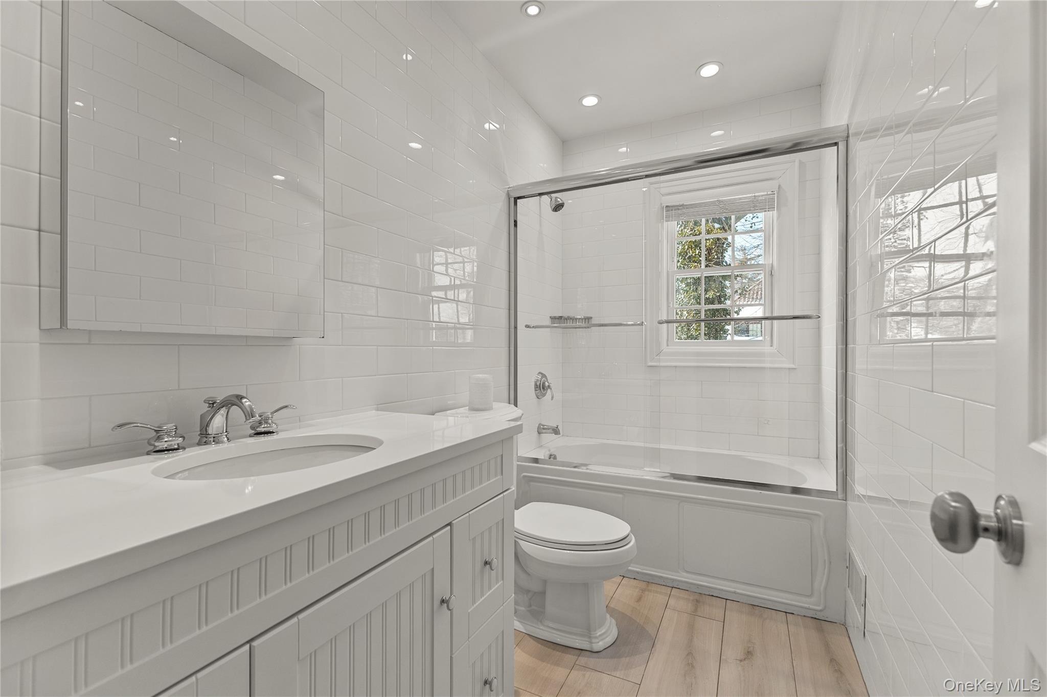 10 Norfolk Road, Great Neck, NY 11020