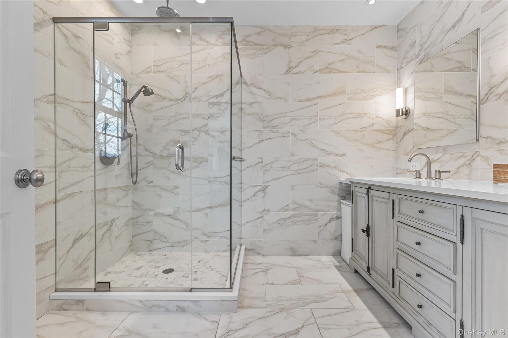 10 Norfolk Road, Great Neck, NY 11020