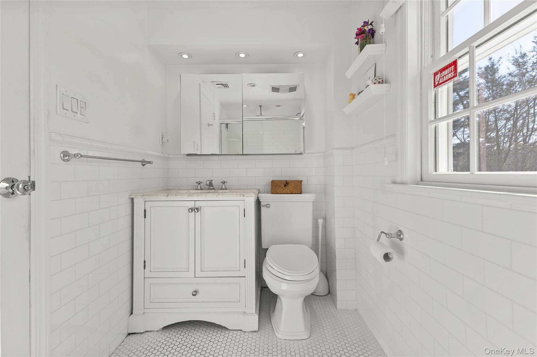 10 Norfolk Road, Great Neck, NY 11020