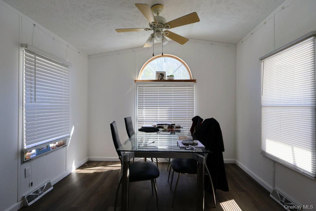 20 Oak St, Wurtsboro, NY 12790