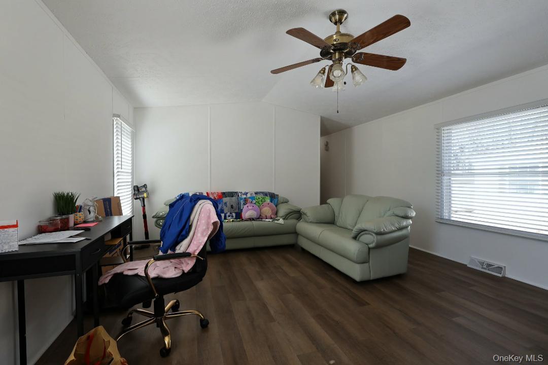 20 Oak St, Wurtsboro, NY 12790