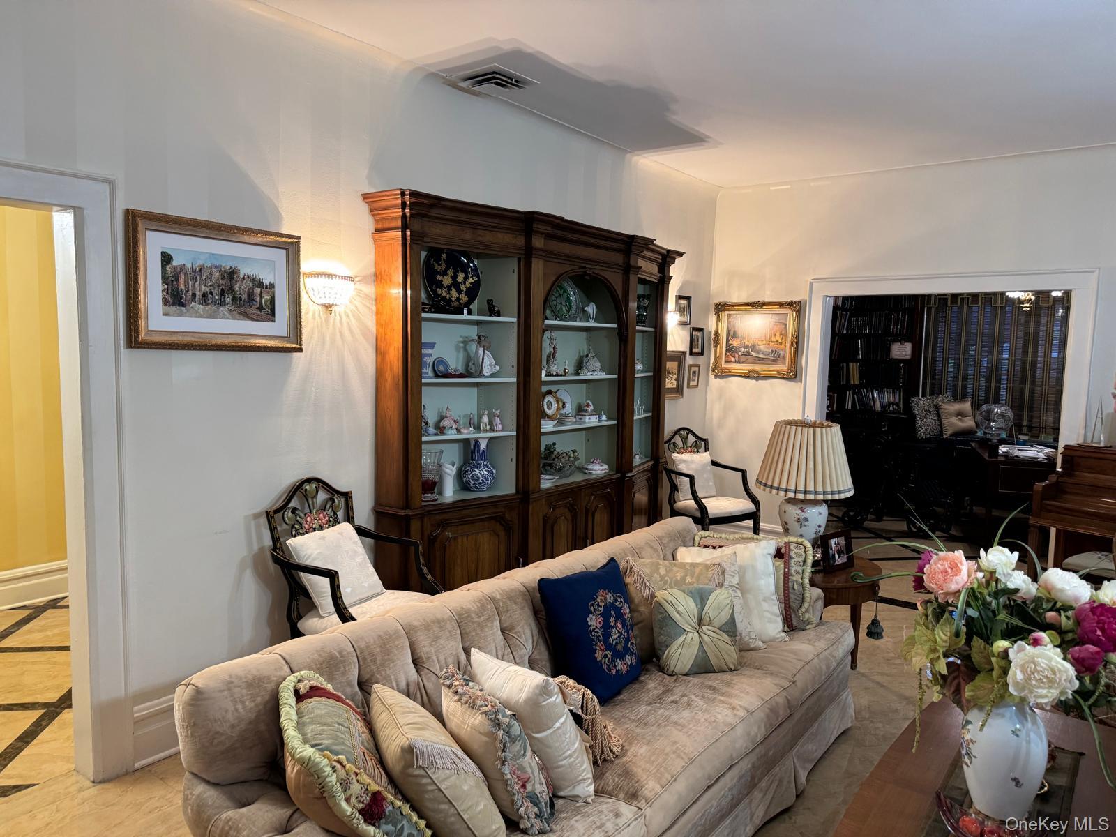 365 Broadway, Lawrence, NY 11559