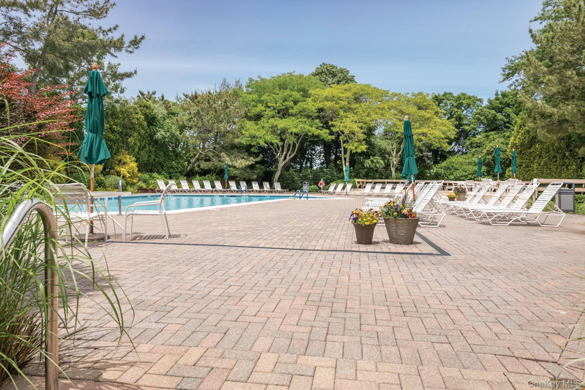 50 Hubbard Lane # 122, Southampton, NY 11968