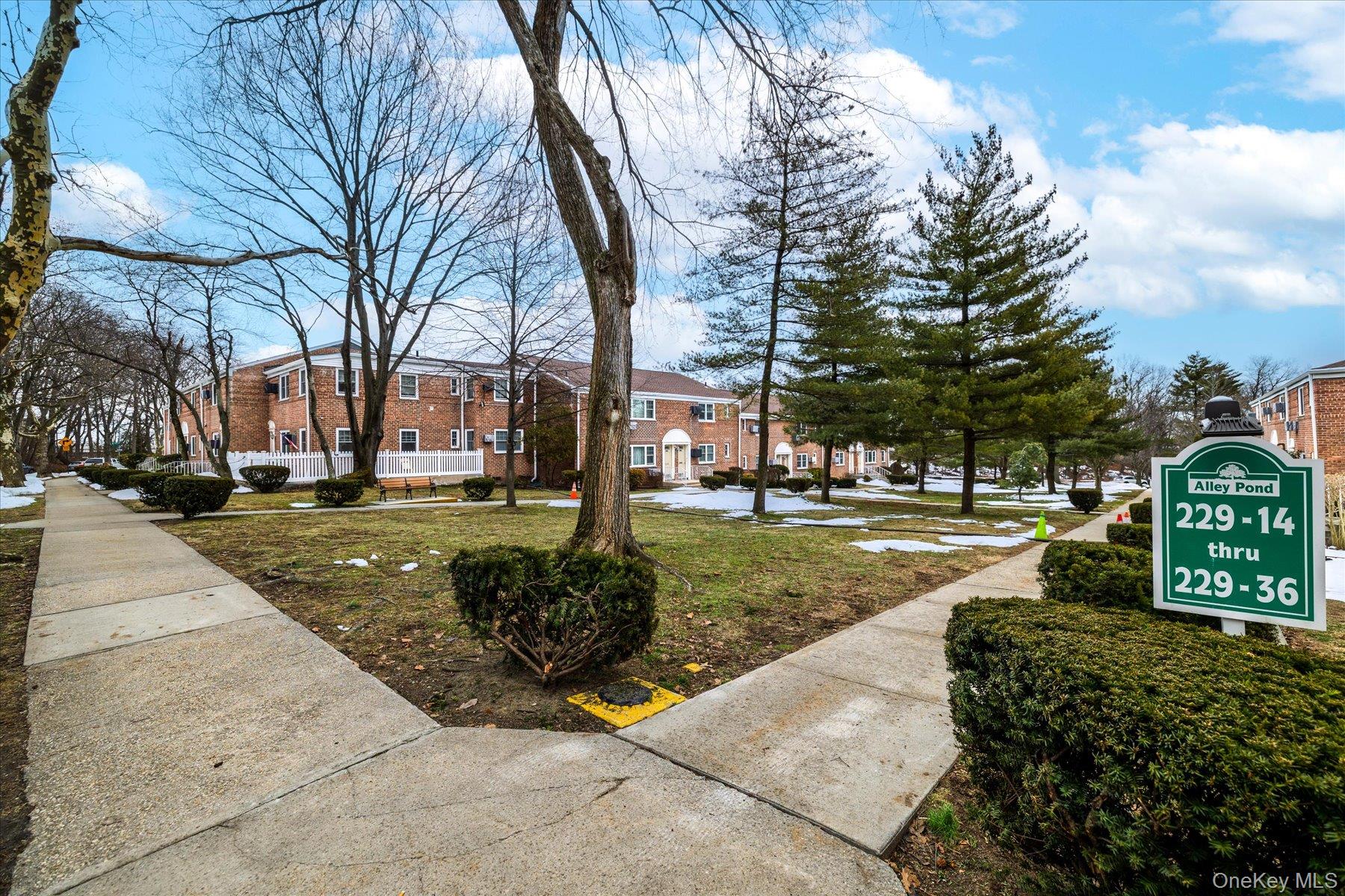 22930 Kingsbury Avenue # upper, Oakland Gardens, NY 11364