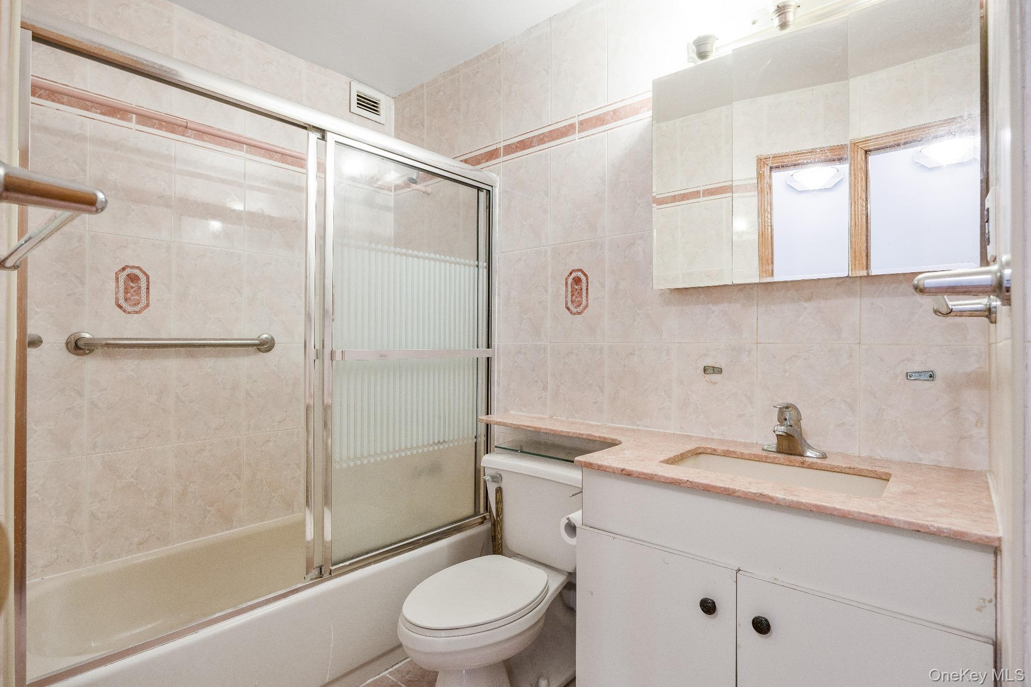 133-36 41st Road # 8F, Flushing, NY 11355