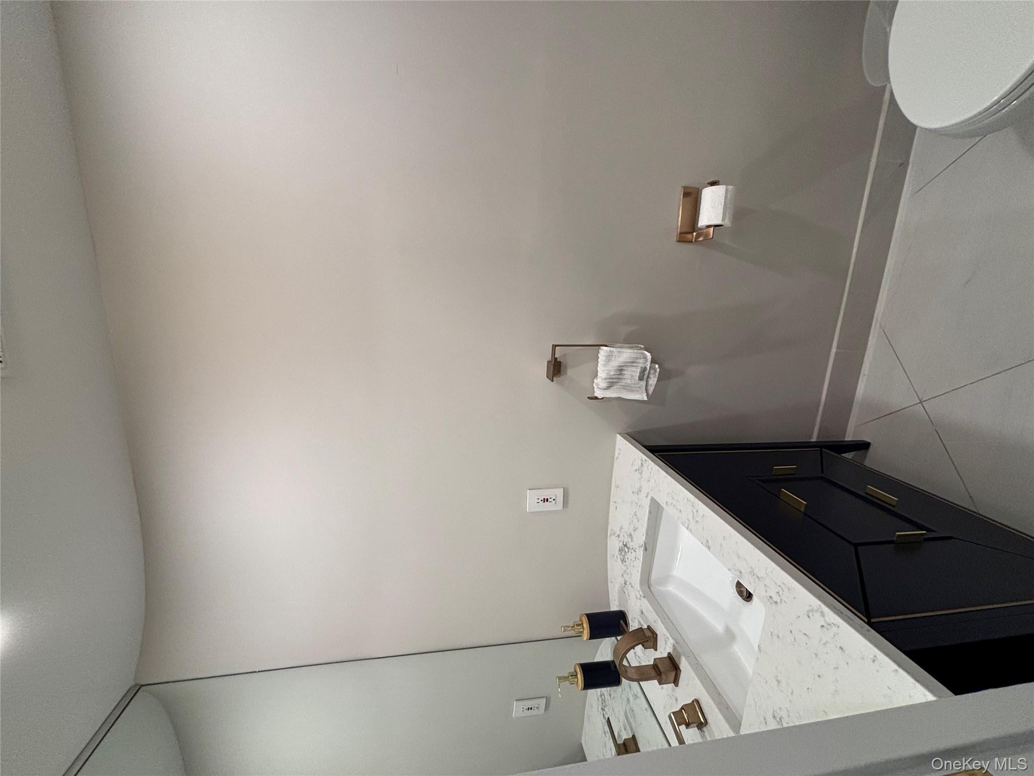 100 Cuttermill Road # 1B, Great Neck, NY 11021