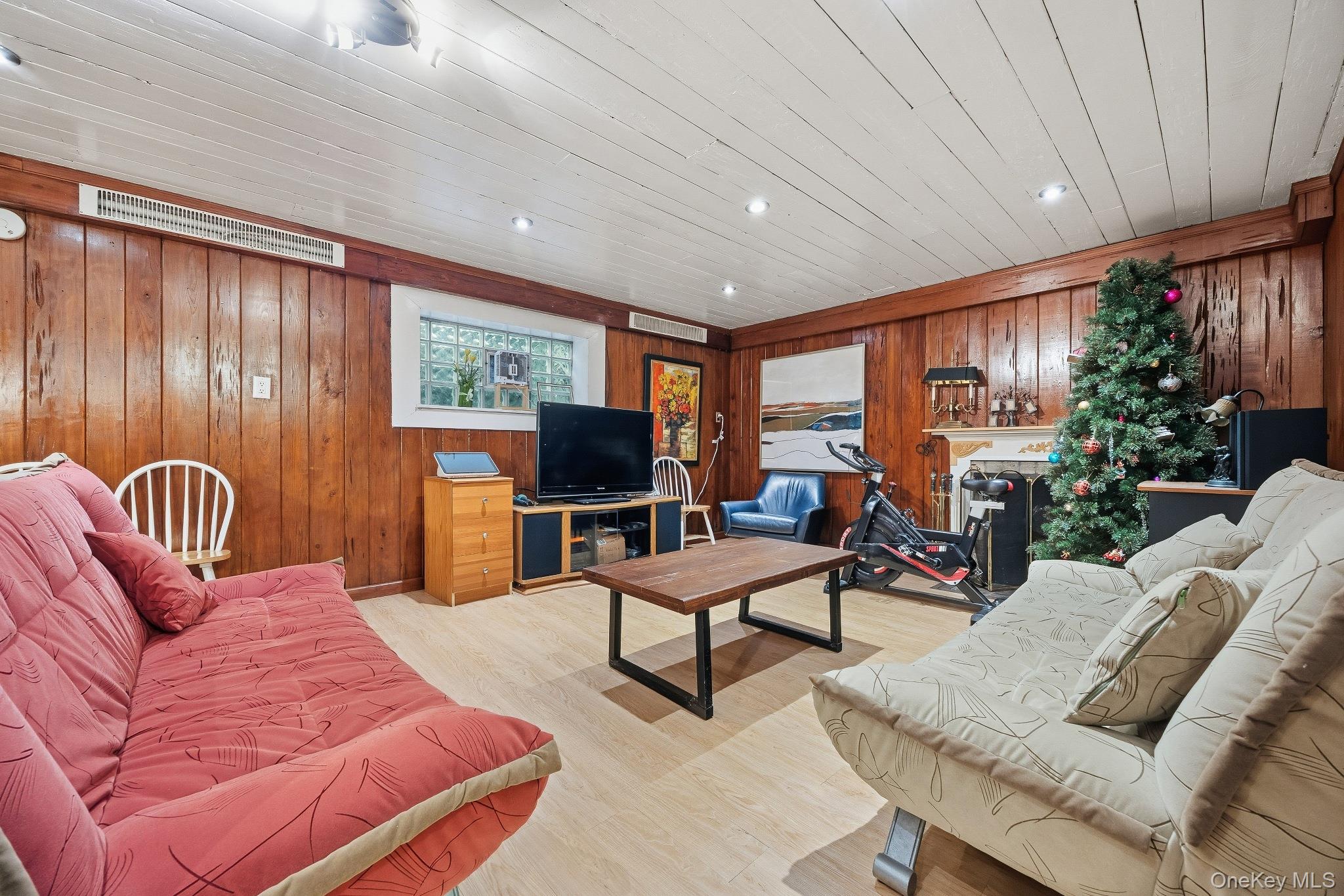 53 Somerset Drive S, Great Neck, NY 11020