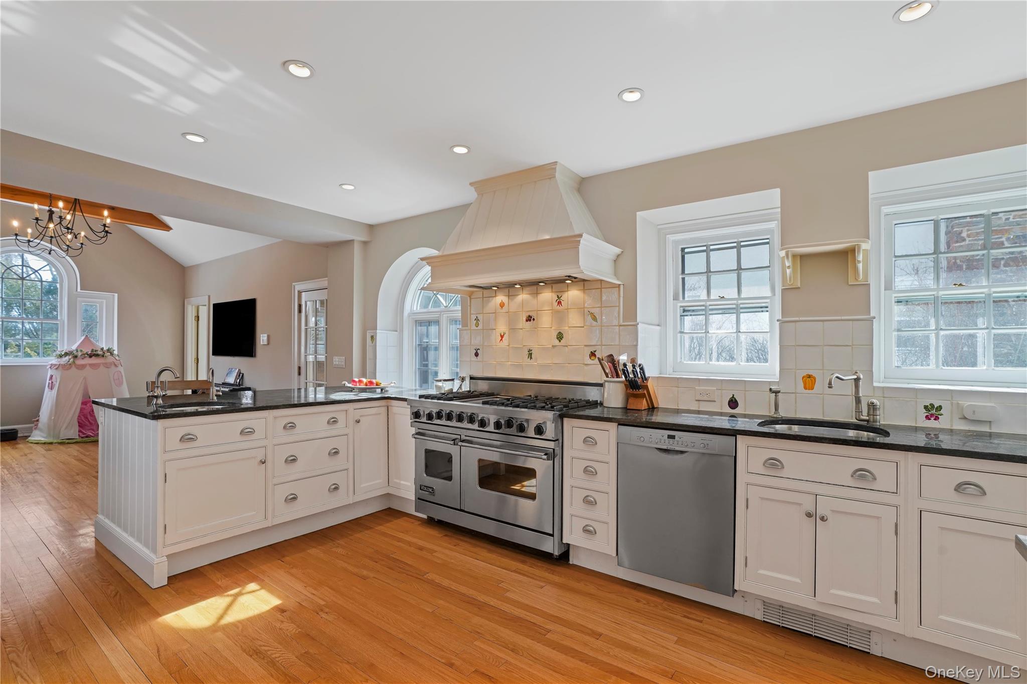 650 Ely Avenue, Pelham, NY 10803