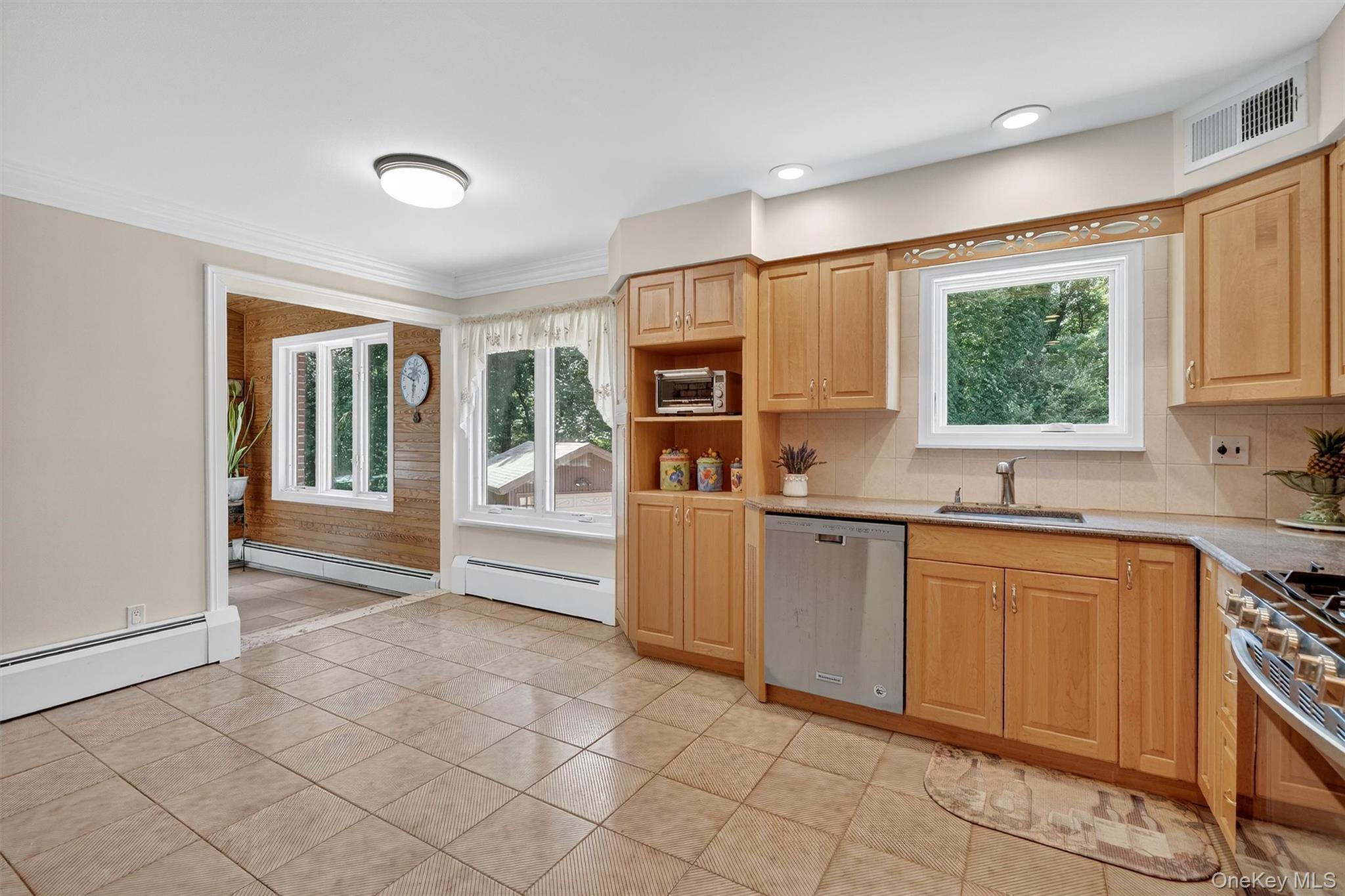 10 Wesley Court, Congers, NY 10920