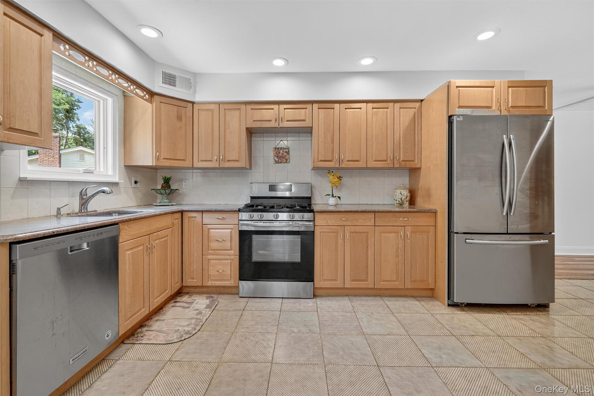 10 Wesley Court, Congers, NY 10920