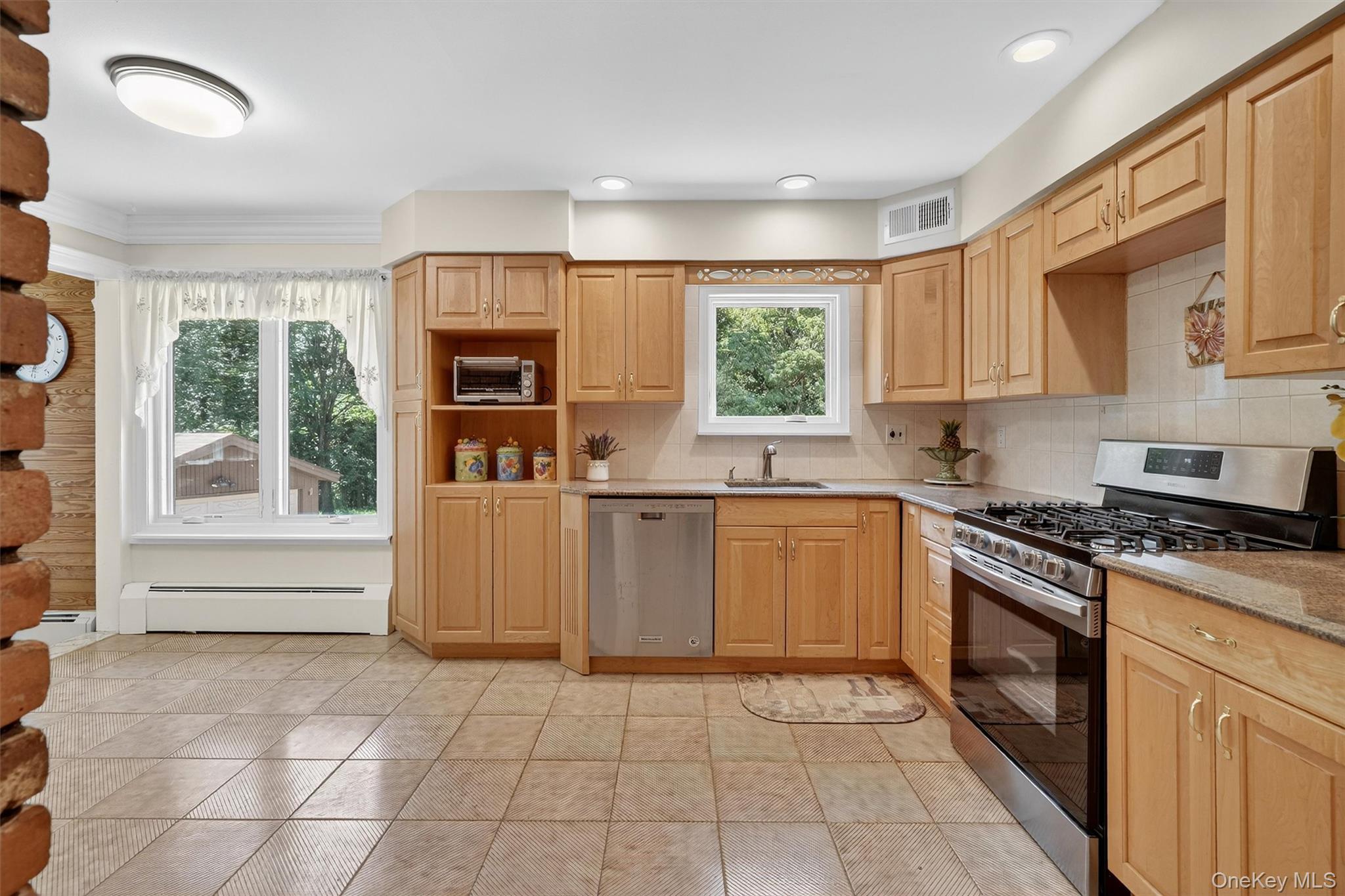 10 Wesley Court, Congers, NY 10920