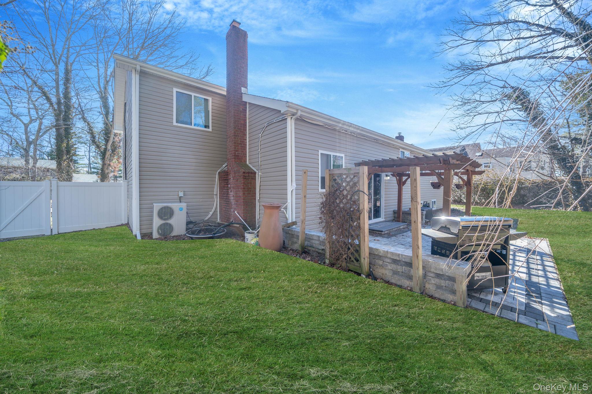 17 Rolling Hills Drive, Ridge, NY 11961