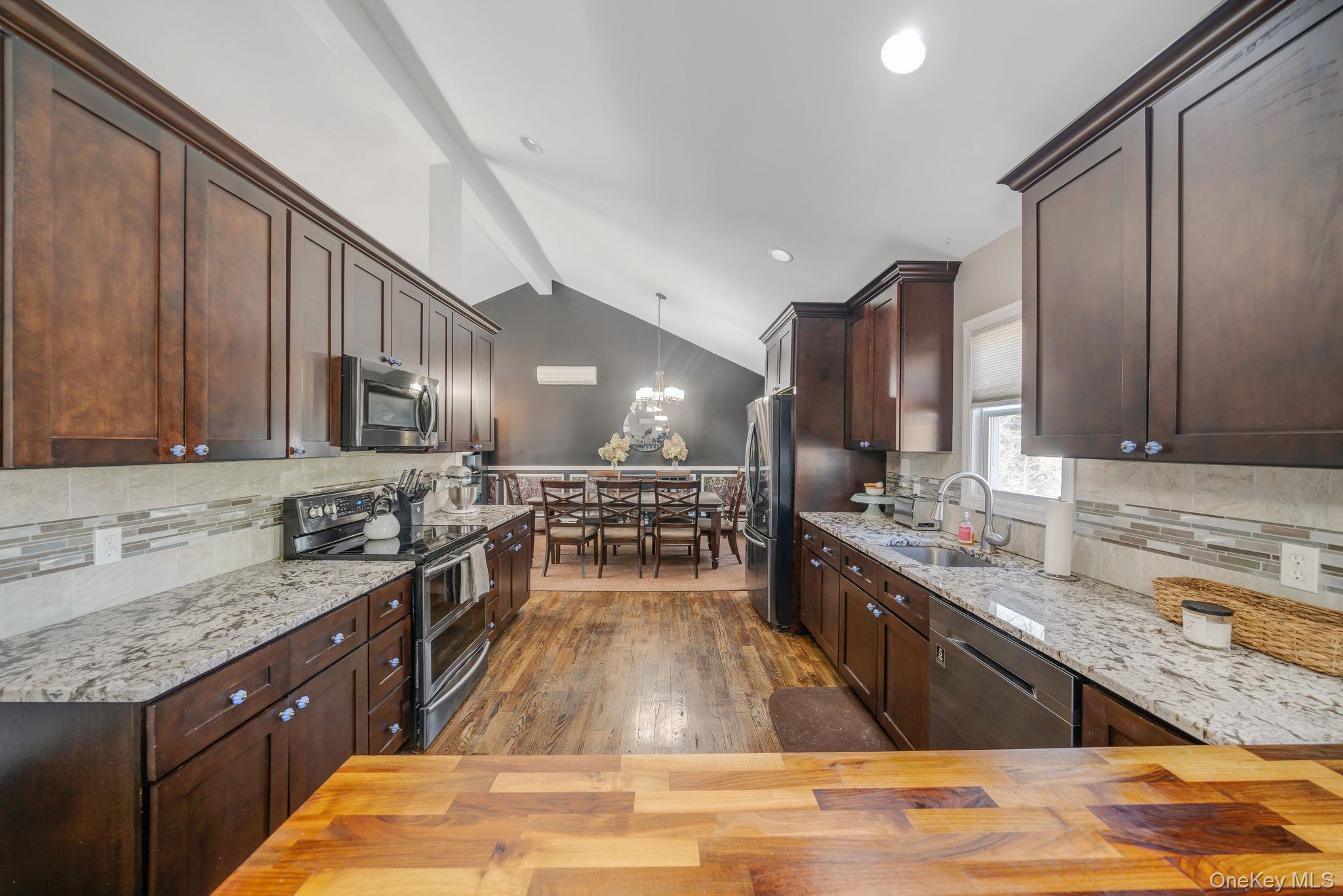 17 Rolling Hills Drive, Ridge, NY 11961