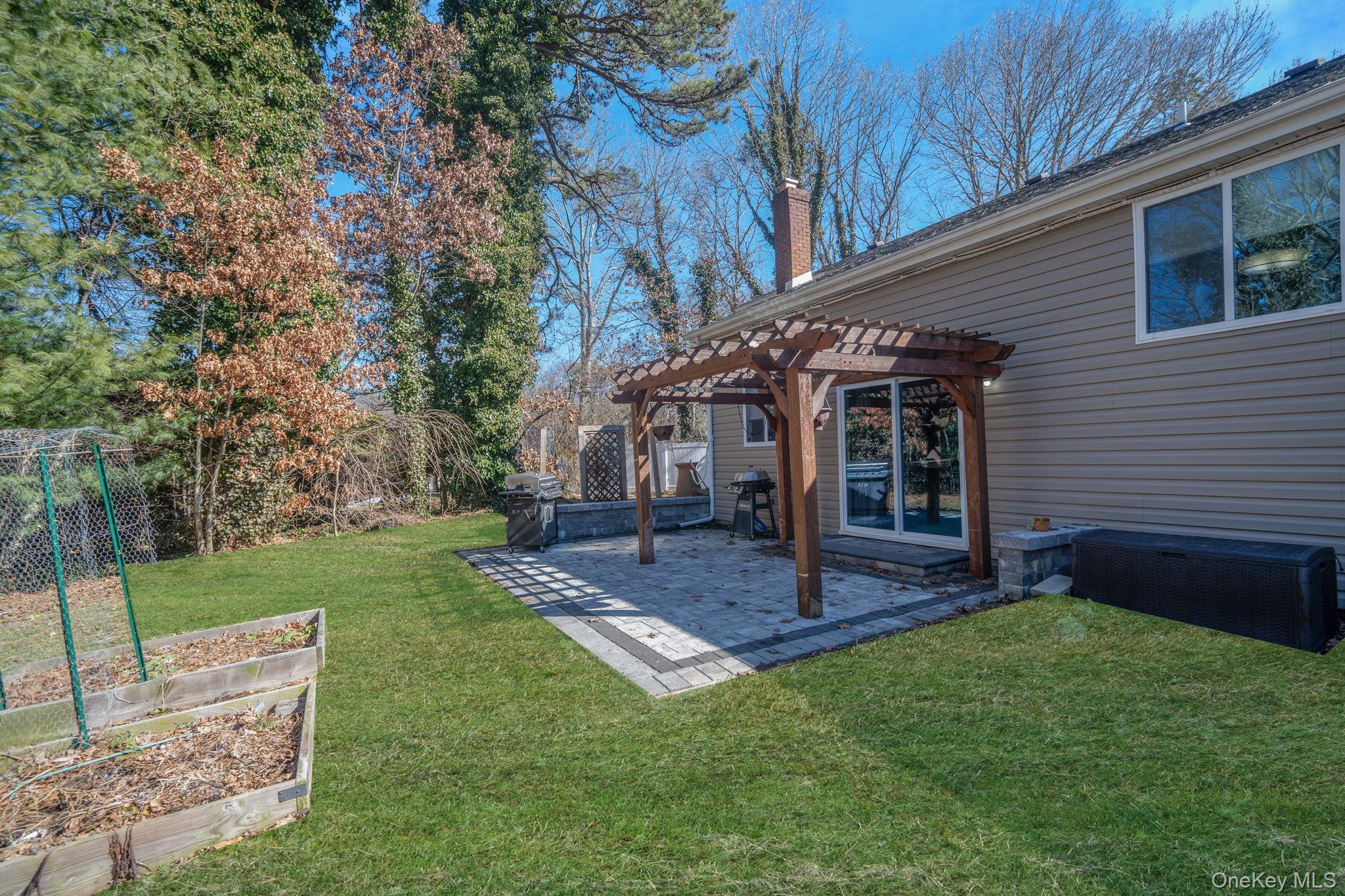 17 Rolling Hills Drive, Ridge, NY 11961