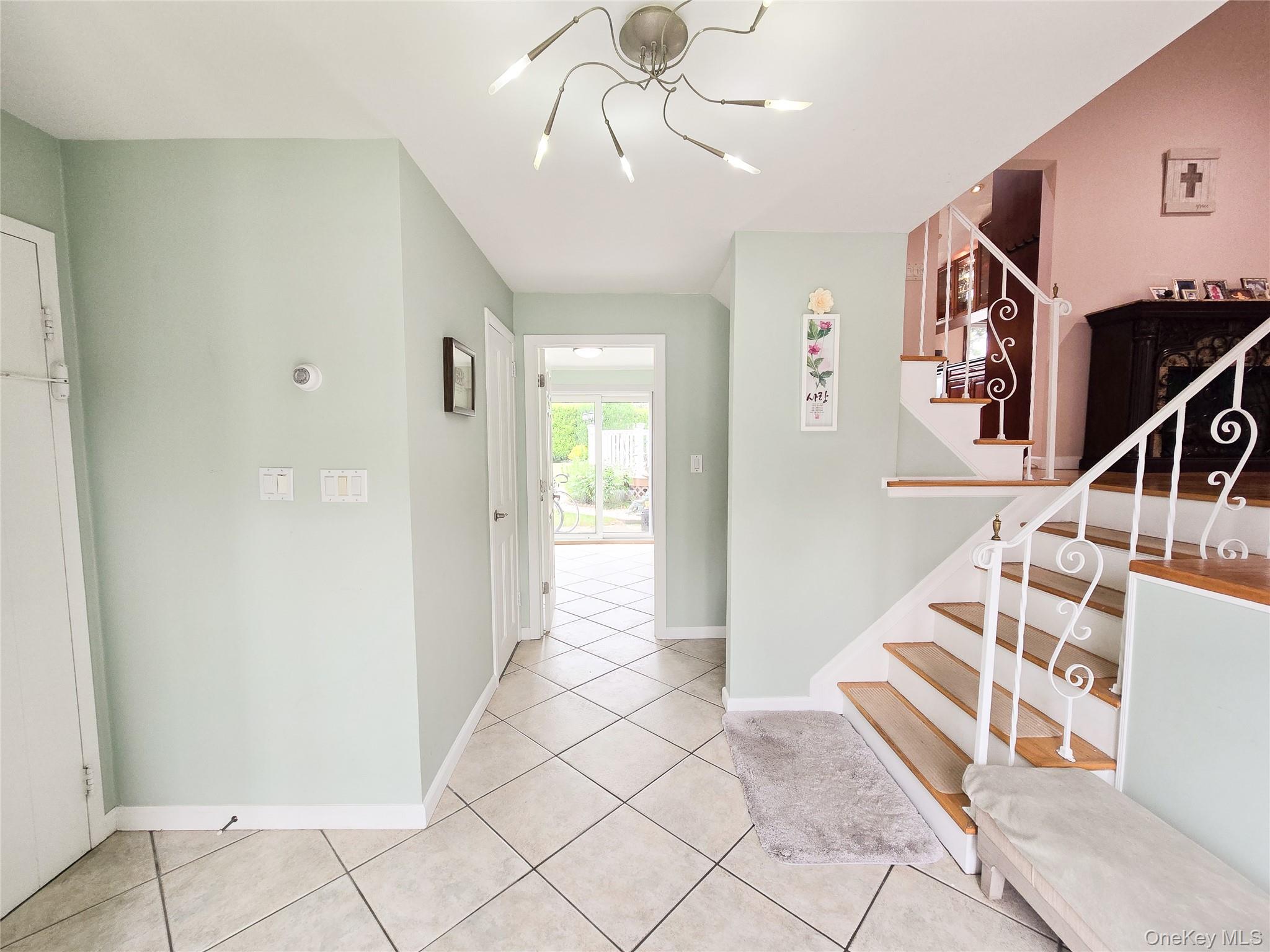 24 Edna Drive, Syosset, NY 11791