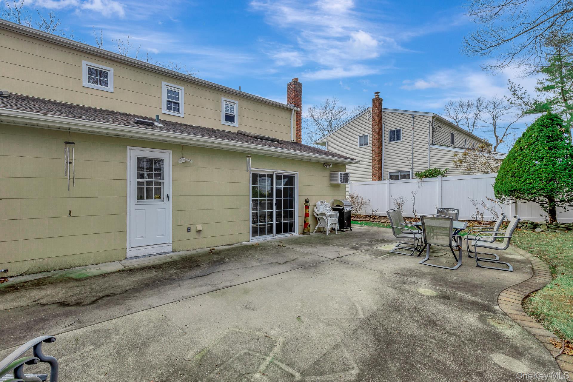 61 Hurtin Boulevard, Smithtown, NY 11787