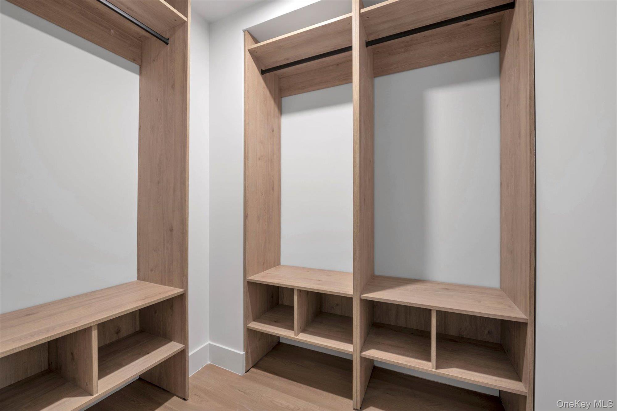 108 Middle Neck Road, Great Neck, NY 11021