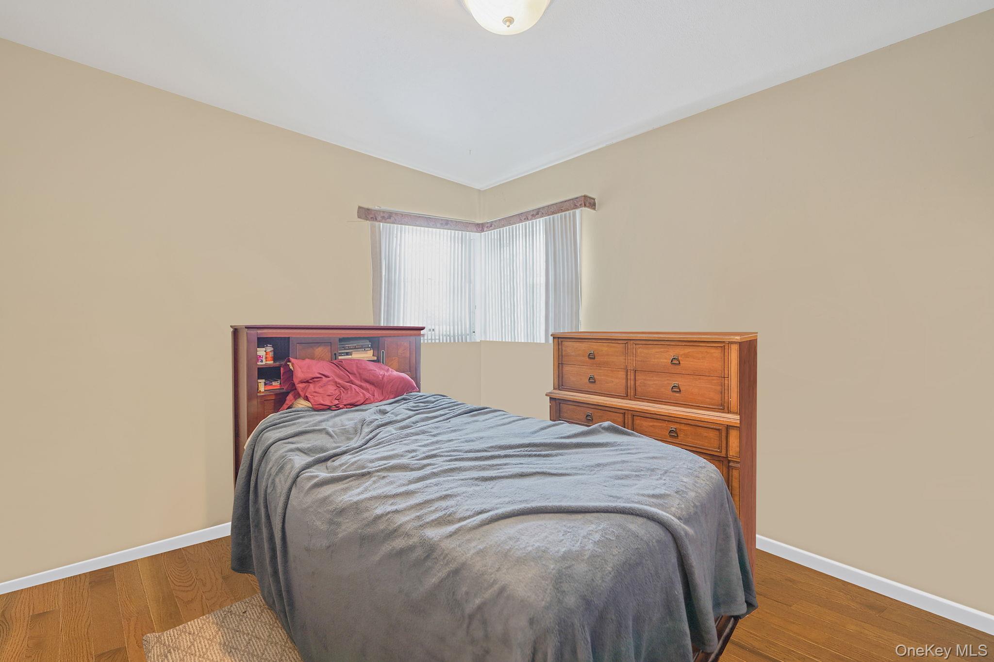 24 New Highway, Commack, NY 11725