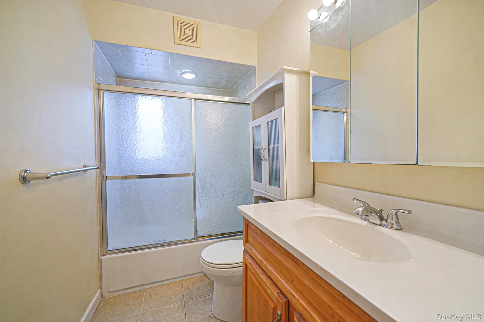 24 New Highway, Commack, NY 11725