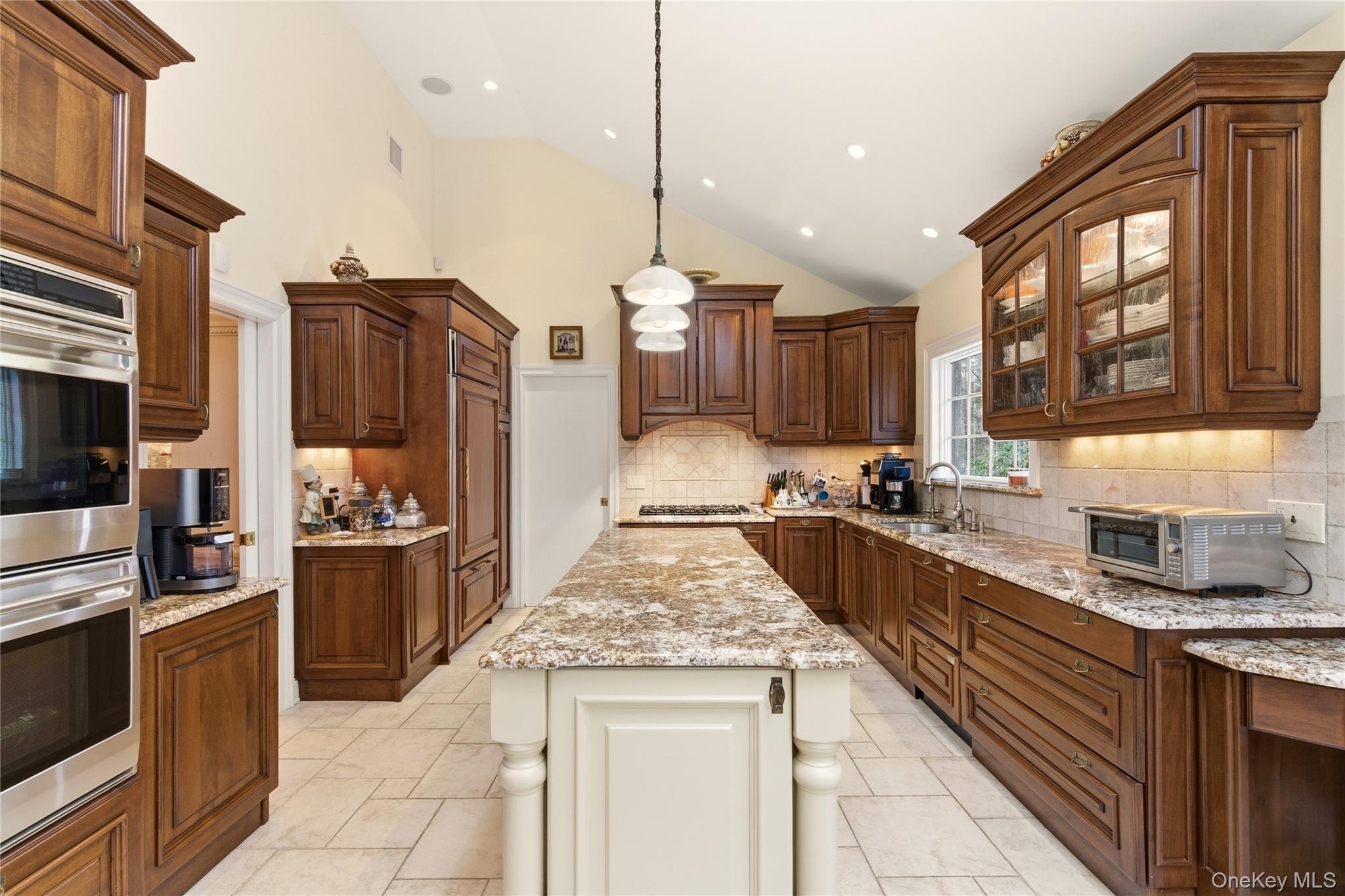 1017 Friendly Road, Upper Brookville, NY 11771