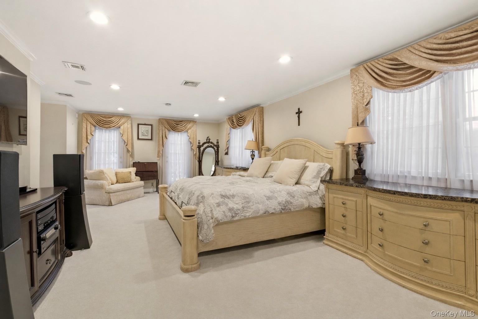 1017 Friendly Road, Upper Brookville, NY 11771