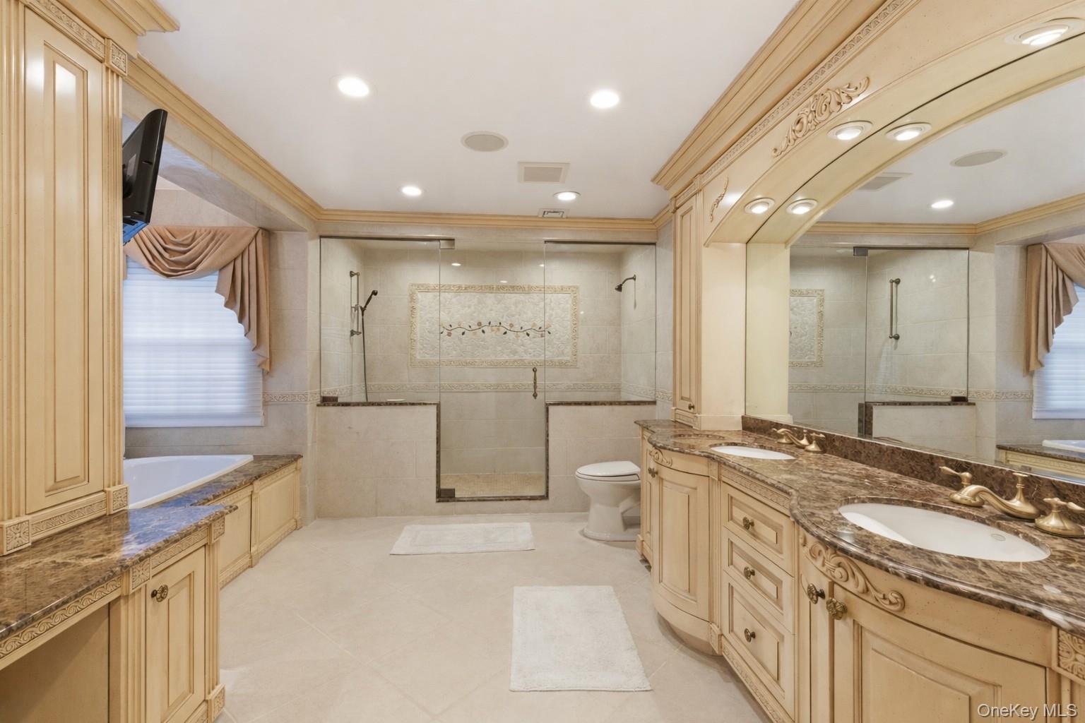 1017 Friendly Road, Upper Brookville, NY 11771