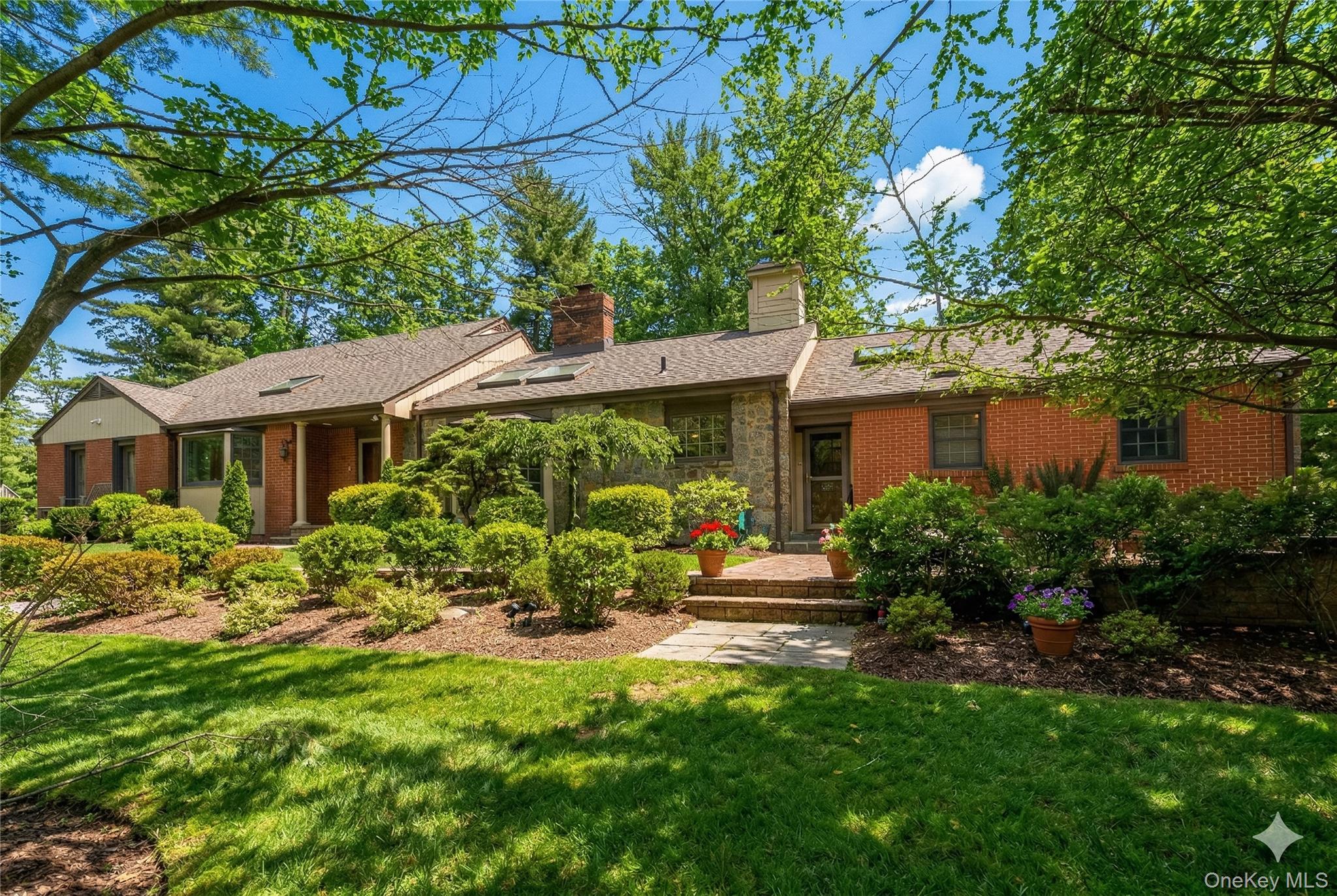 1017 Friendly Road, Upper Brookville, NY 11771