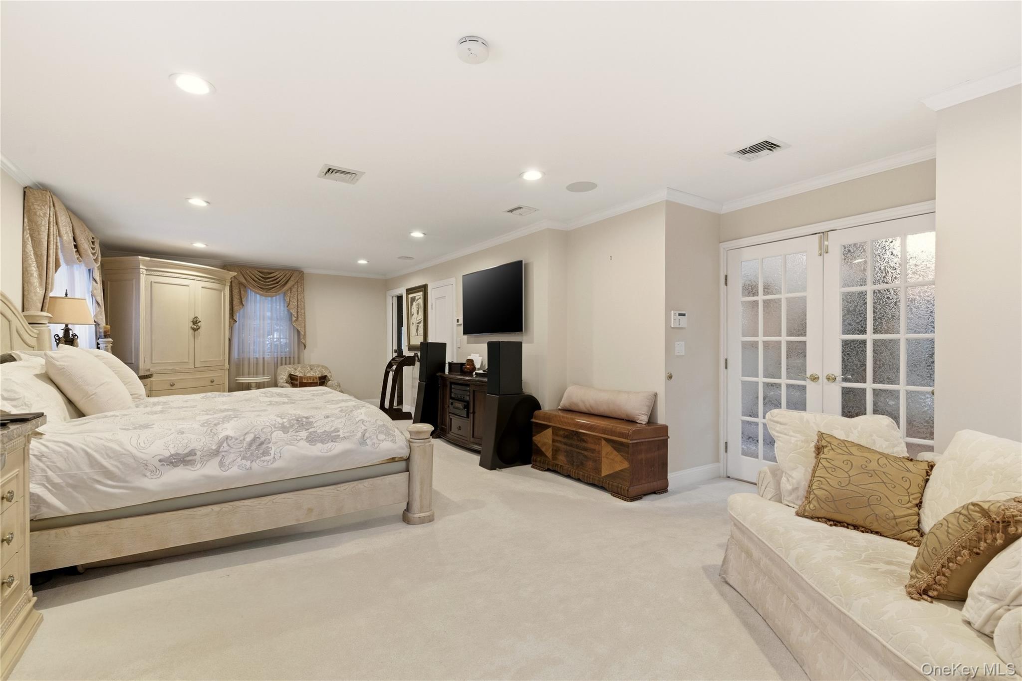 1017 Friendly Road, Upper Brookville, NY 11771