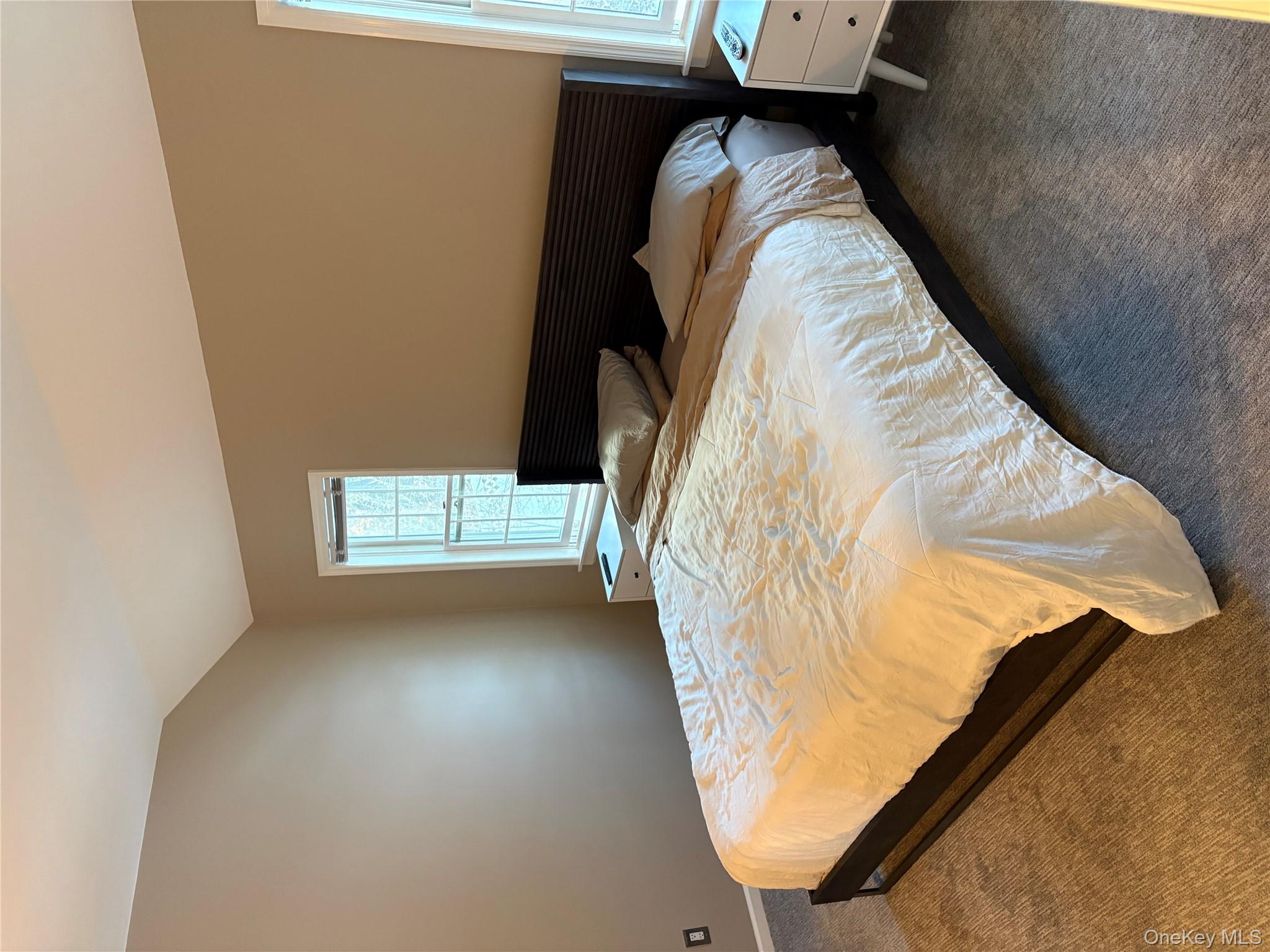 18 Lakeside Drive, Valhalla, NY 10595