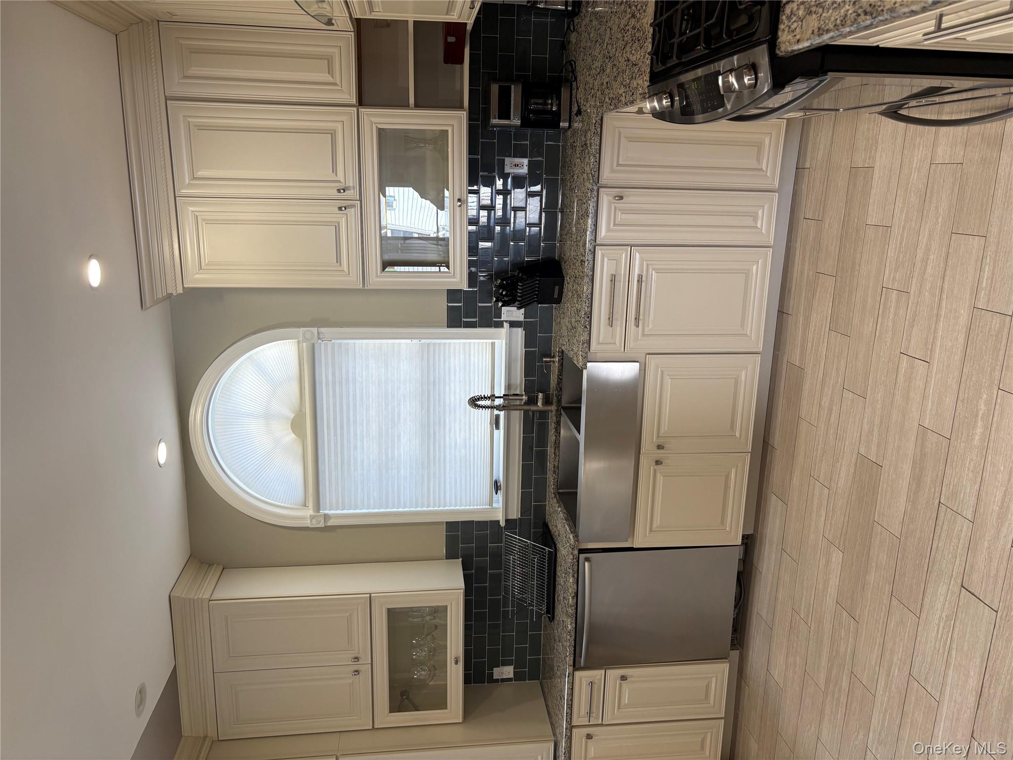 18 Lakeside Drive, Valhalla, NY 10595