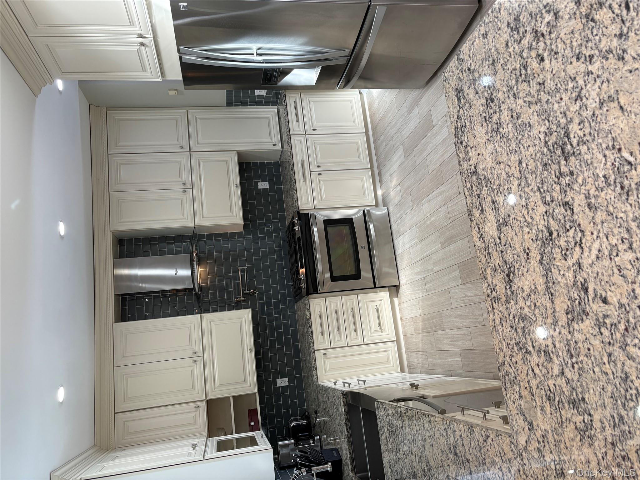 18 Lakeside Drive, Valhalla, NY 10595