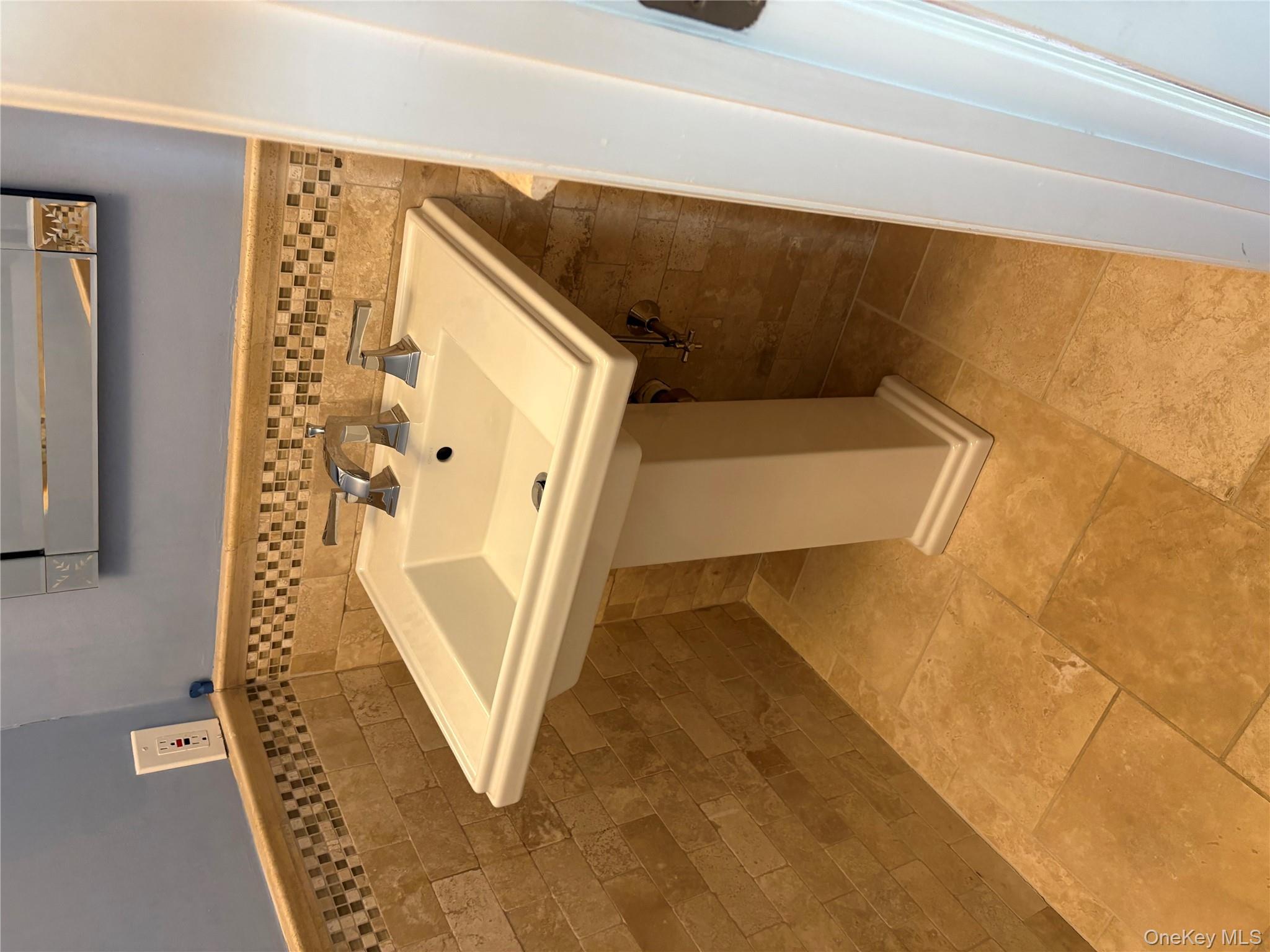 18 Lakeside Drive, Valhalla, NY 10595