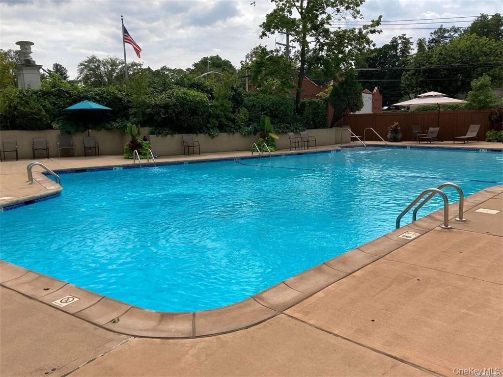 1 Kensington Gate # PH9, Great Neck, NY 11021