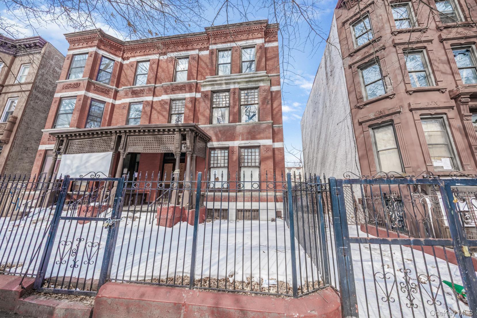 75 Macon Street # HSE, Brooklyn, NY 11216