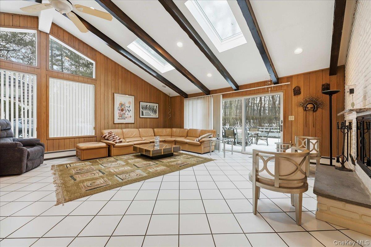 85 Hickory Drive, East Hills, NY 11576