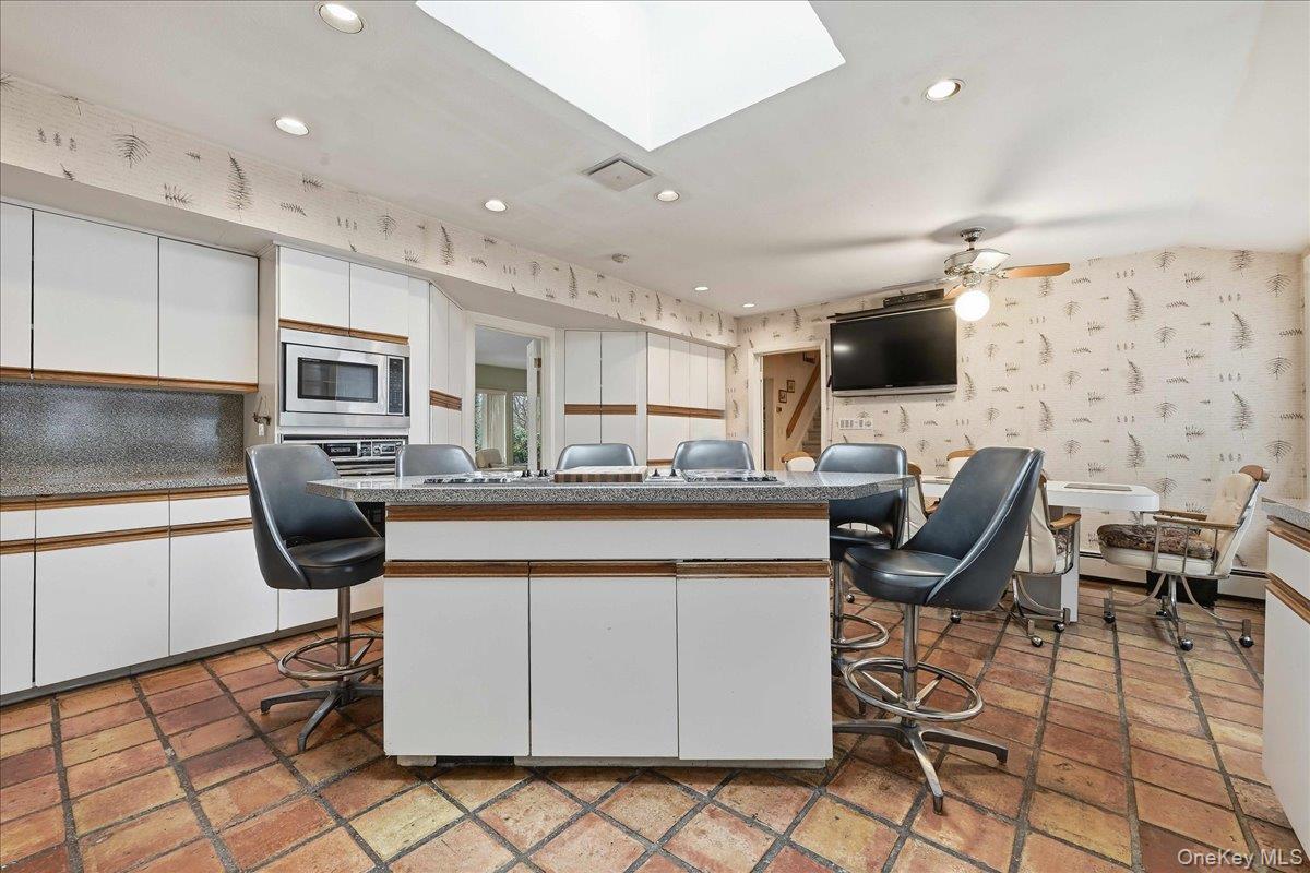 85 Hickory Drive, East Hills, NY 11576