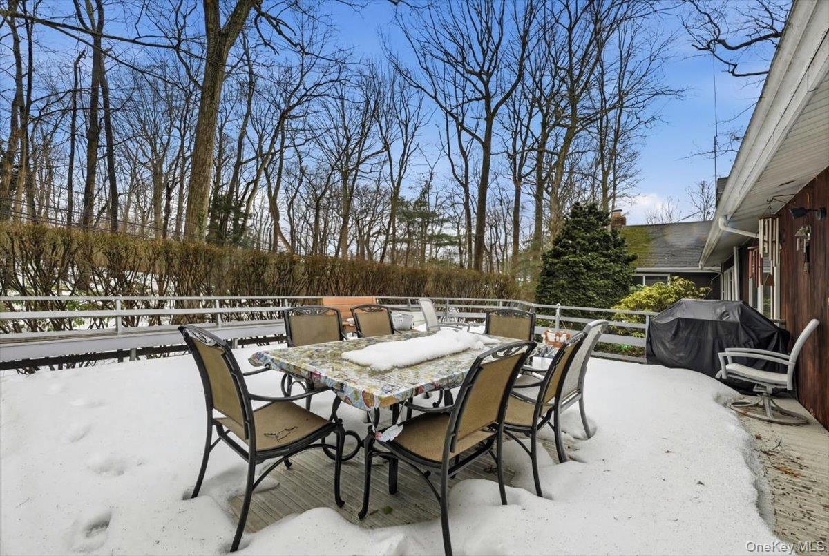 85 Hickory Drive, East Hills, NY 11576