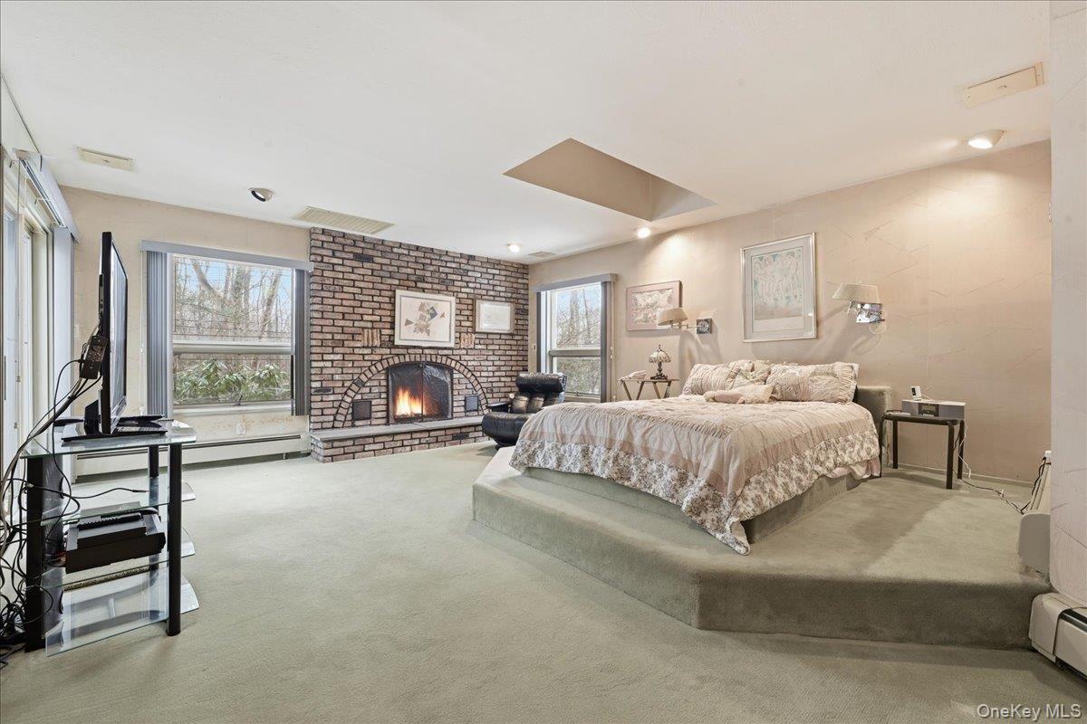 85 Hickory Drive, East Hills, NY 11576