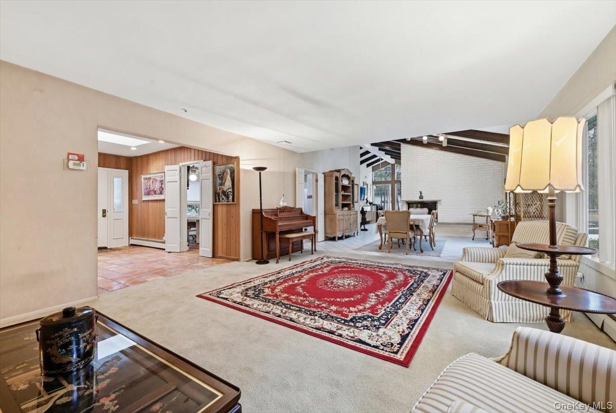 85 Hickory Drive, East Hills, NY 11576