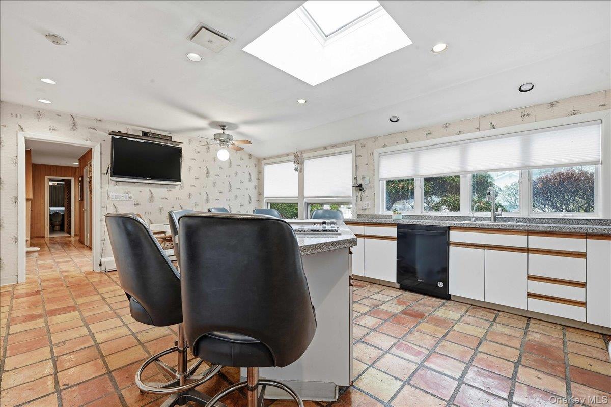 85 Hickory Drive, East Hills, NY 11576