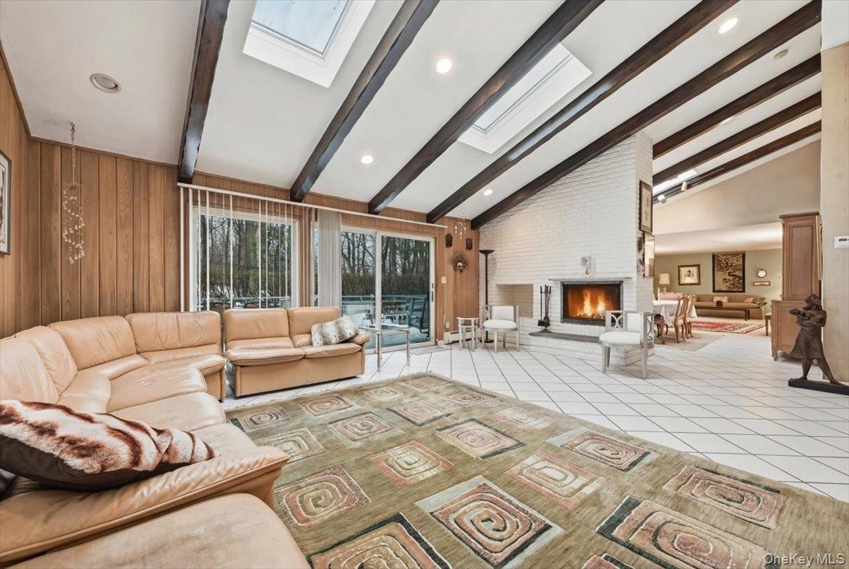 85 Hickory Drive, East Hills, NY 11576