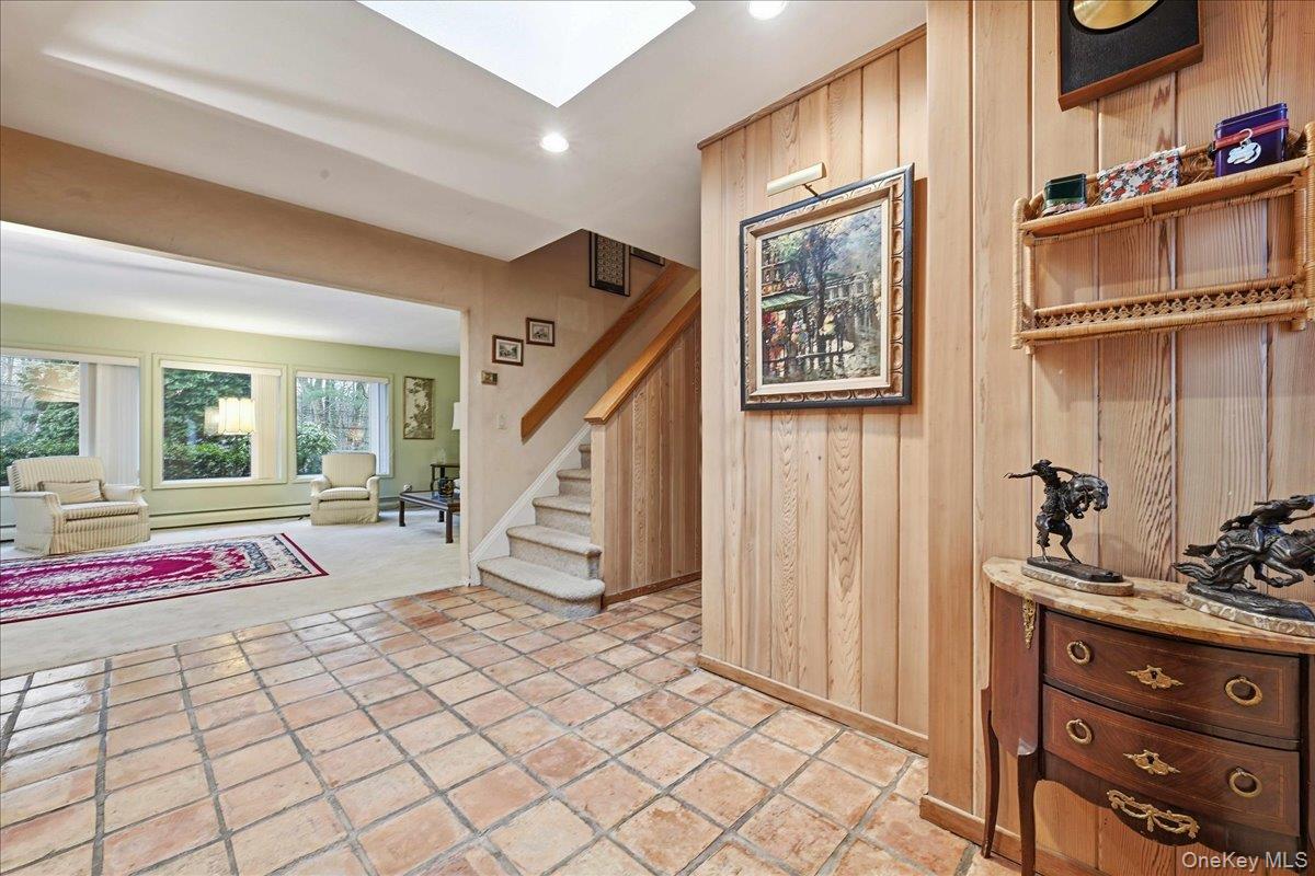 85 Hickory Drive, East Hills, NY 11576