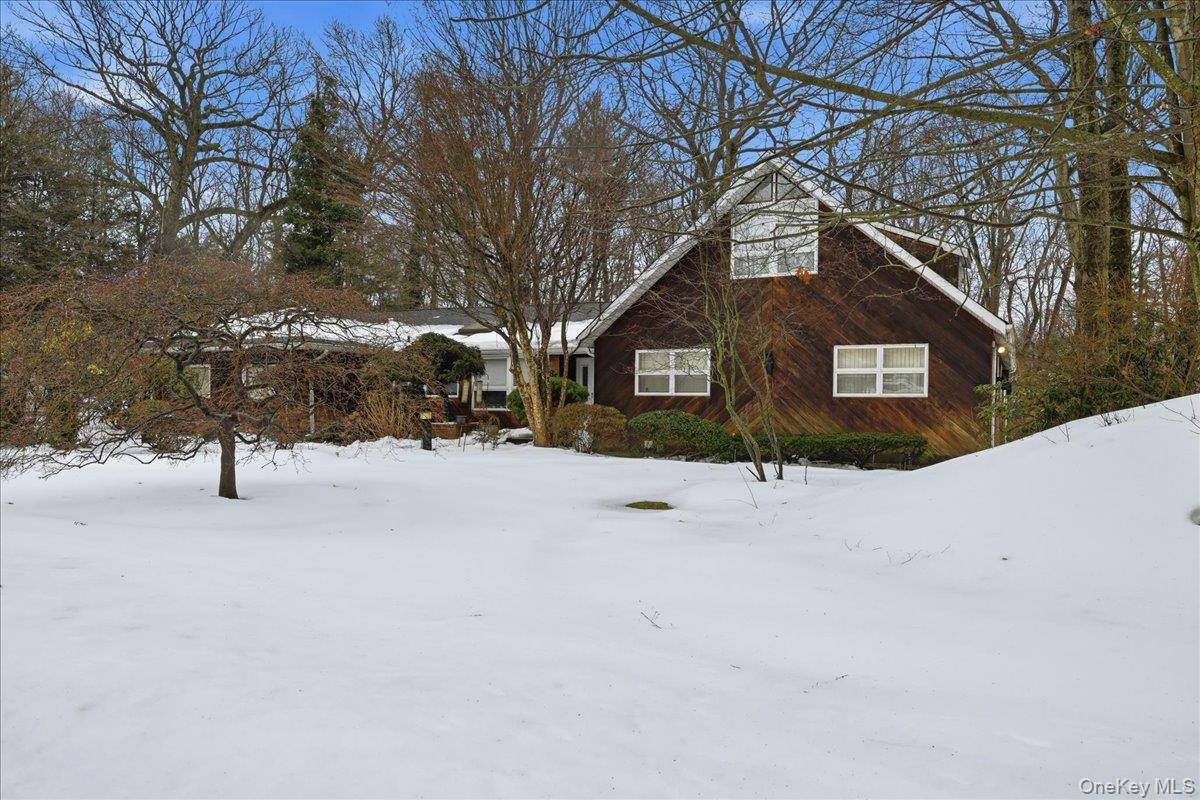 85 Hickory Drive, East Hills, NY 11576