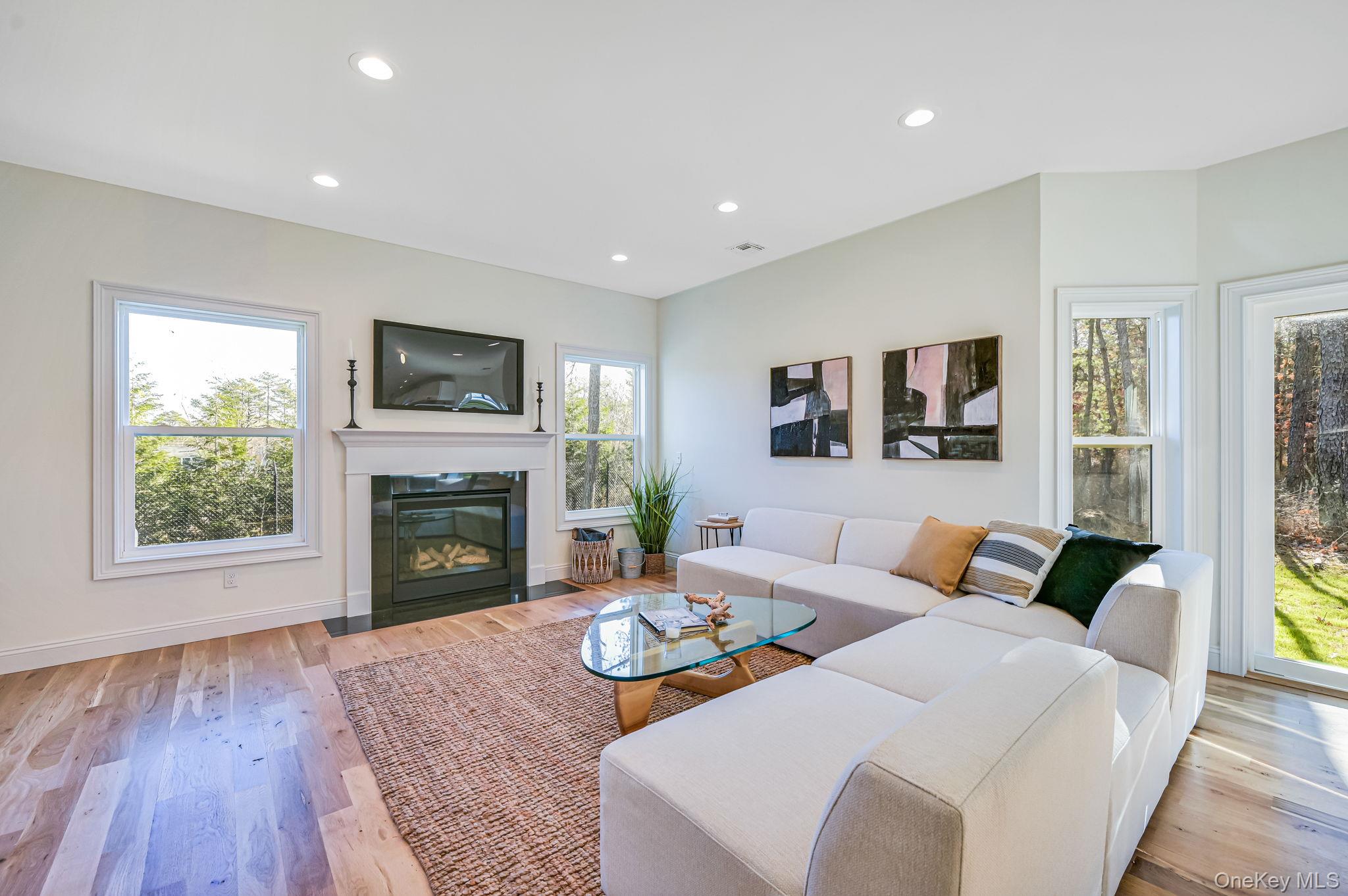 6 Baldwin Court, Medford, NY 11763