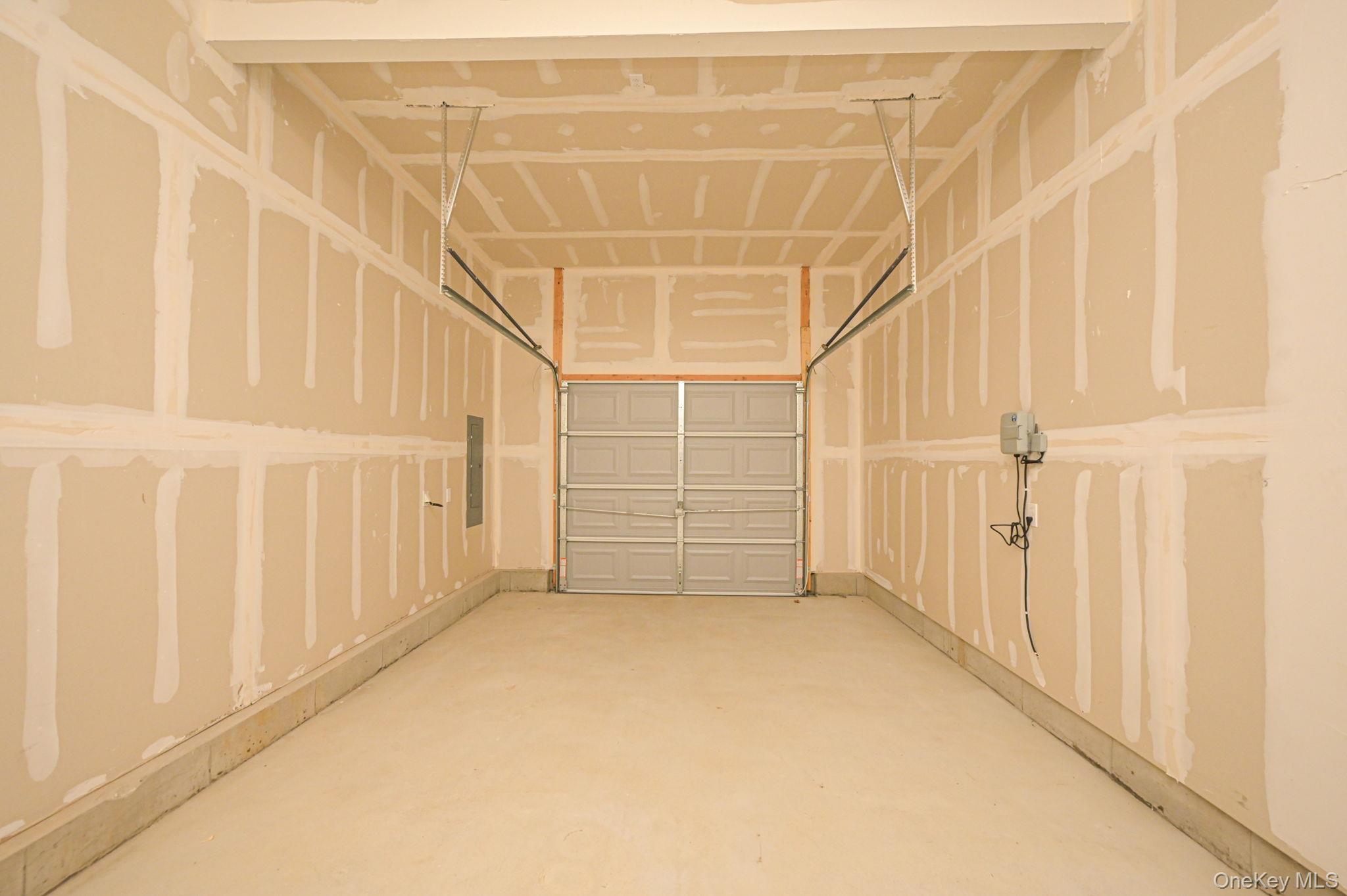 6 Baldwin Court, Medford, NY 11763