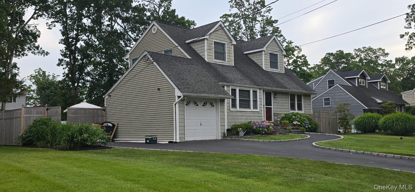 6 Robinson Street, Shoreham, NY 11786