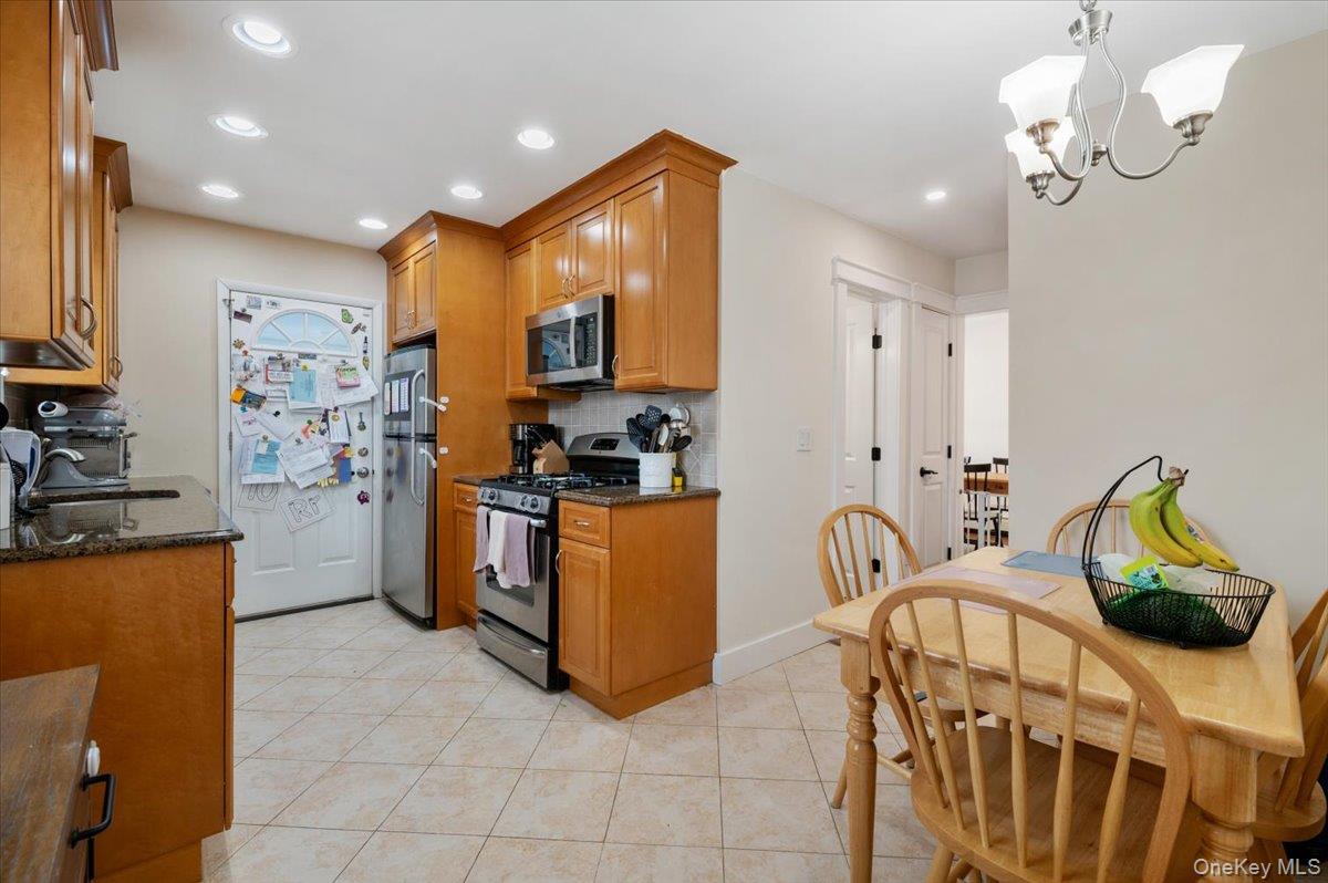 152 Manor Street, Plainview, NY 11803