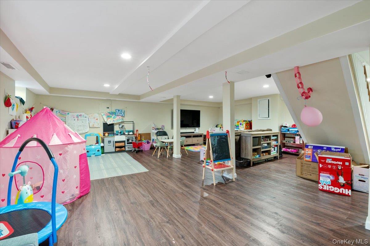 152 Manor Street, Plainview, NY 11803